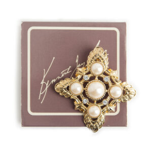 Kenneth Jay Lane Maltese pearl brooch - Image 4