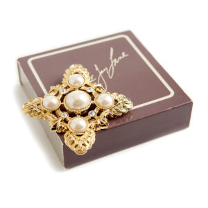 Kenneth Jay Lane Maltese pearl brooch - Image 5